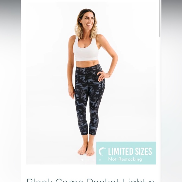 Zyia Light n Tight Pocket High Rise Capri 20” in Cobra Metallic - Picture 11 of 13